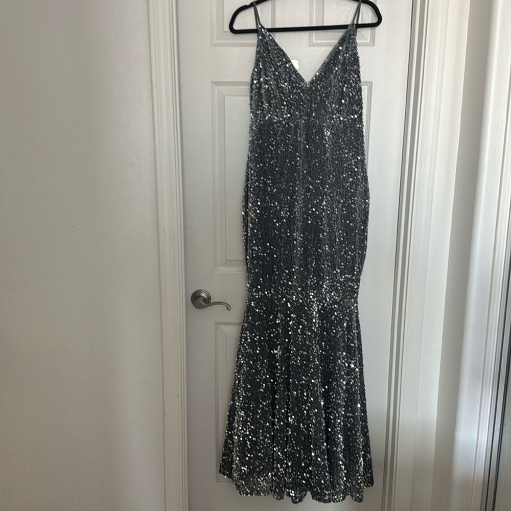 Silver Embellished Sleeveless V-Neck Mermaid Dress